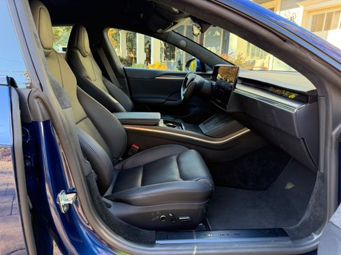 Used 2021 Tesla Model S Plaid image 5