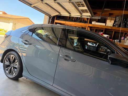 Used 2018 Honda Civic EX-L image 4