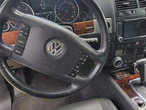 Used 2009 Volkswagen Touareg TDI image 14