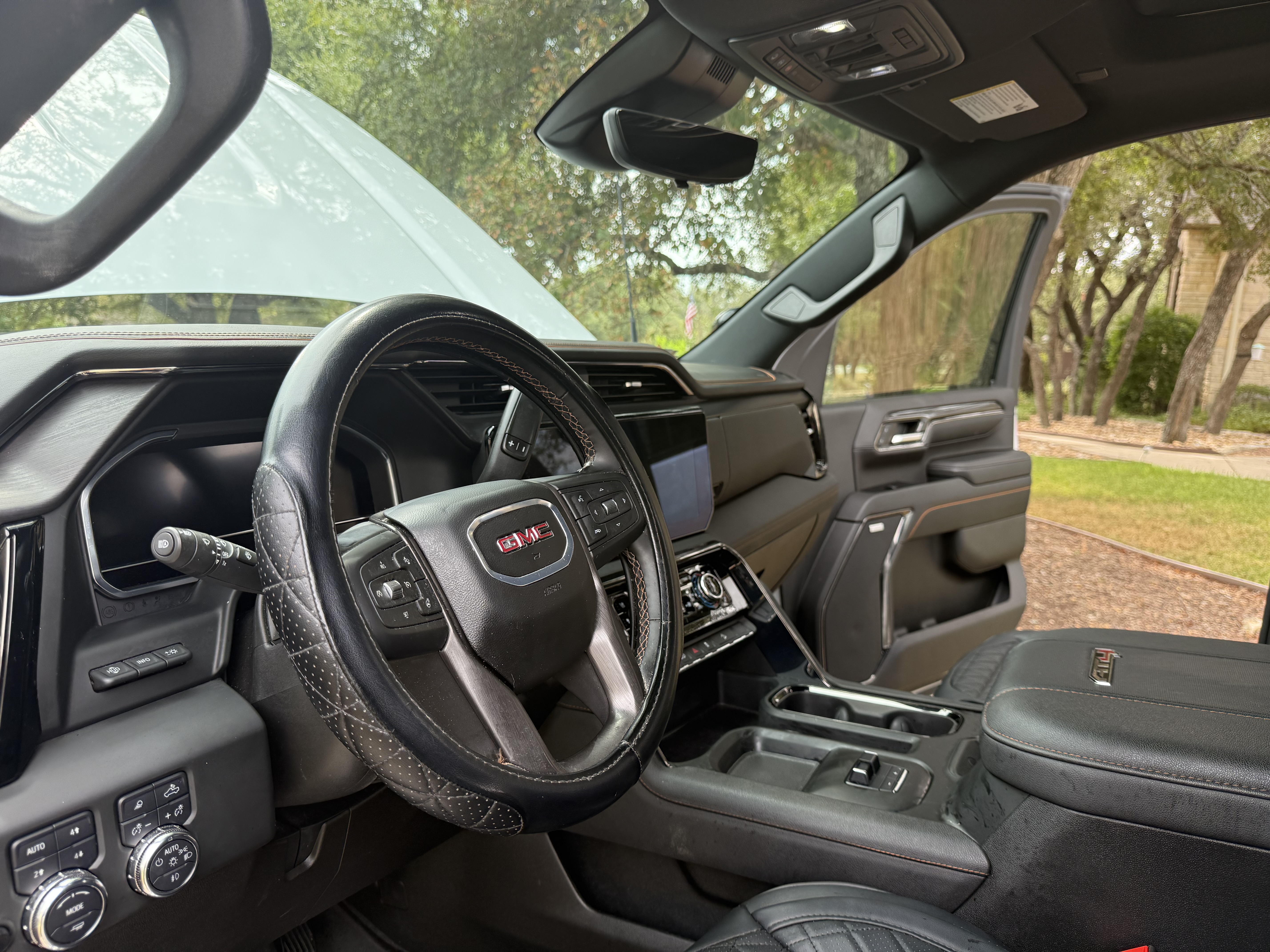 Used 2024 GMC Sierra 2500 AT4 w/ AT4 Premium Plus Package AWD/4WD image 27
