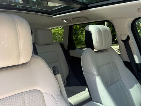 Used 2020 Land Rover Range Rover Sport HSE image 13