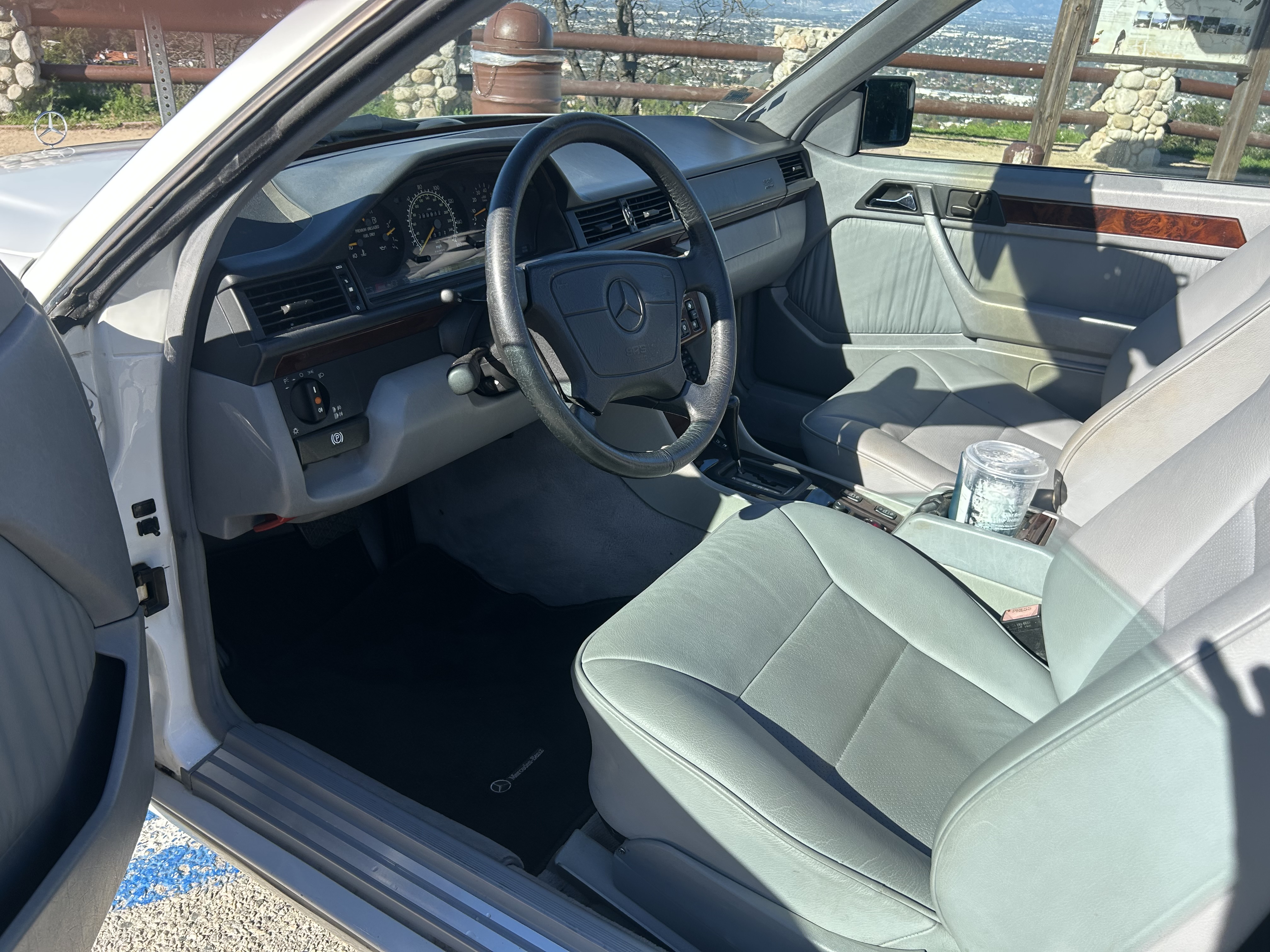Used 1995 Mercedes-Benz E 320 Convertible image 1