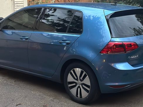 Used 2016 Volkswagen e-Golf SE image 6