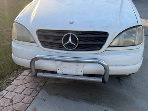 Used 2000 Mercedes-Benz ML 320 4MATIC image 1