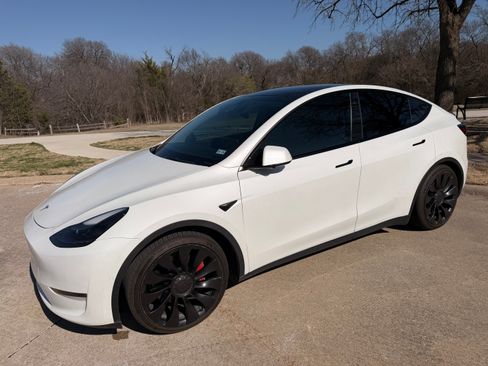 Used 2022 Tesla Model Y Performance image 17