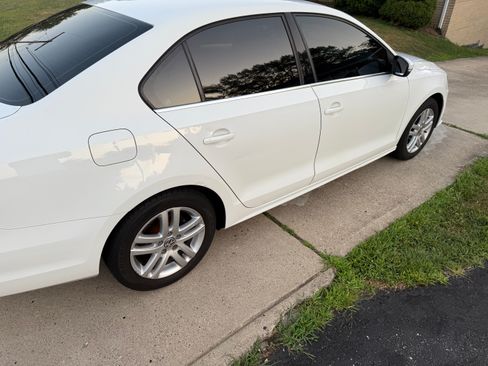 Used 2017 Volkswagen Jetta S image 2