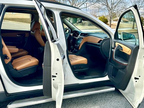 Used 2014 Chevrolet Traverse LTZ image 10