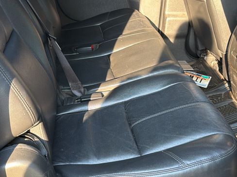 Used 2013 Chevrolet Suburban LT RWD image 5