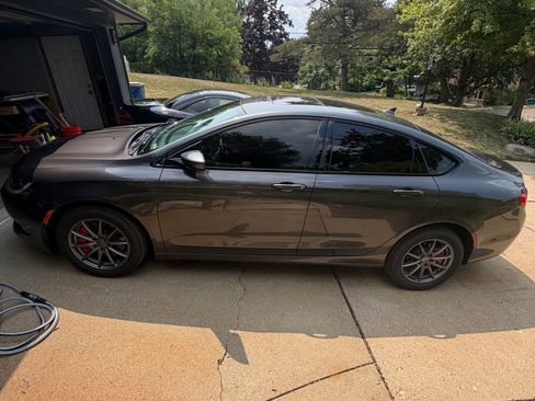 Used 2015 Chrysler 200 S w/ Navigation & Sound Group I FWD image 2