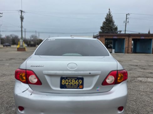 Used 2010 Toyota Corolla LE image 5