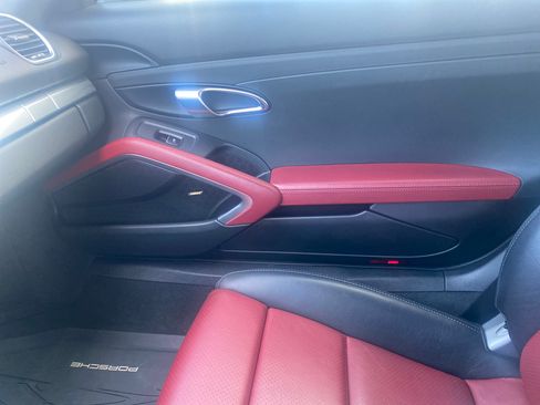 Used 2019 Porsche 718 Cayman S image 15