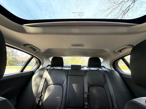 Used 2017 Jaguar XE Premium image 23