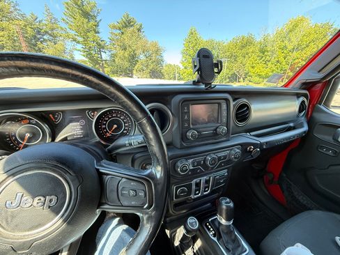 Used 2018 Jeep Wrangler Sport AWD/4WD image 18