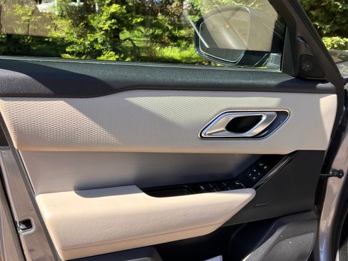 Used 2020 Land Rover Range Rover Velar R-Dynamic S image 12