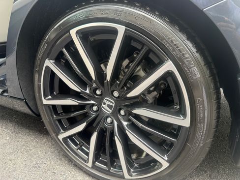 Used 2023 Honda Accord Touring image 10