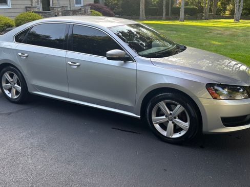 Used 2014 Volkswagen Passat 1.8T SE FWD image 2
