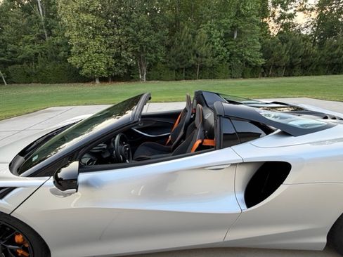 Used 2025 McLaren Artura Spider RWD image 13