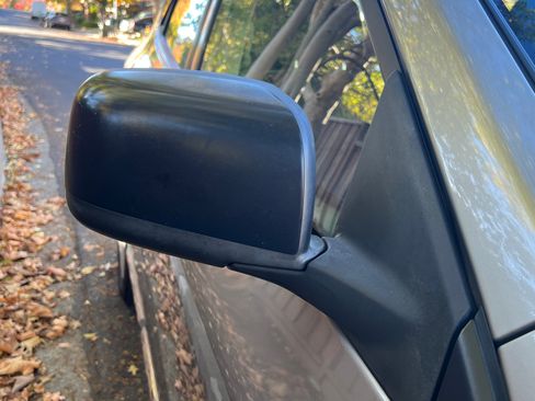 Used 2011 Nissan Rogue S image 4