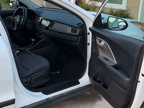 Used 2018 Kia Niro LX image 20