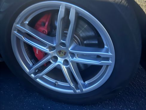 Used 2015 Porsche Macan Turbo w/ Premium Package Plus image 9