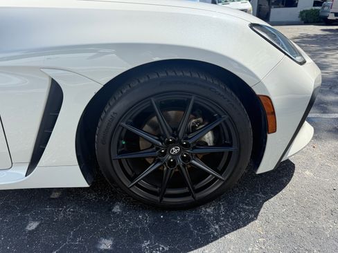 Used 2023 Toyota GR86 Premium image 10