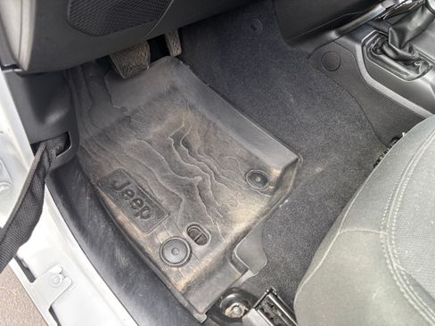 Used 2021 Jeep Wrangler Sport image 8