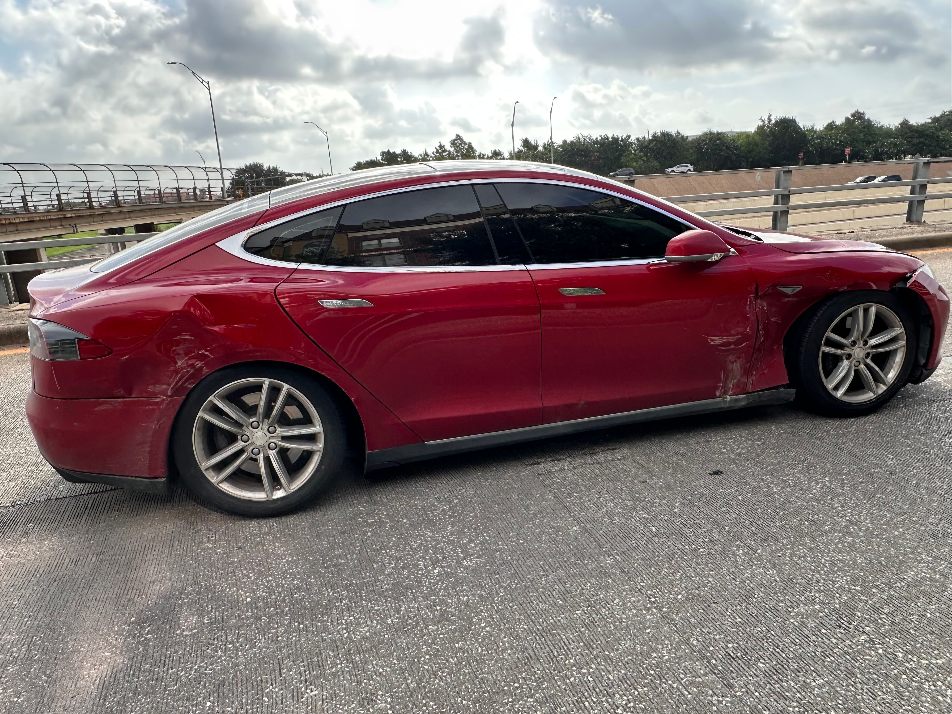 Used 2015 Tesla Model S 70 RWD image 1