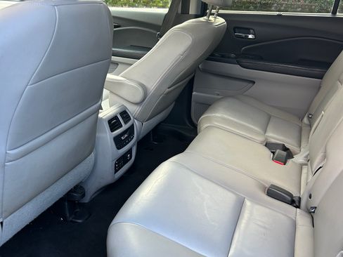 Used 2016 Honda Pilot Touring image 14