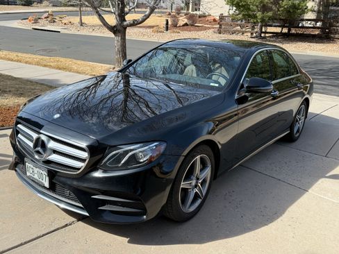 Used 2017 Mercedes-Benz E 300 4MATIC image 2