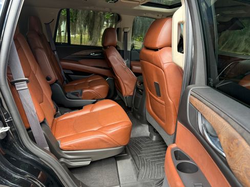 Used 2016 Cadillac Escalade Premium image 17