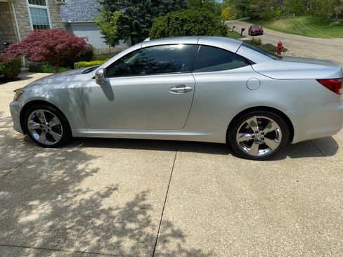 Used 2010 Lexus IS 250C RWD image 2