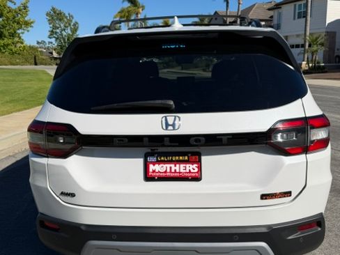 Used 2023 Honda Pilot TrailSport image 8