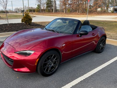 Used 2019 MAZDA MX-5 Miata Sport image 1