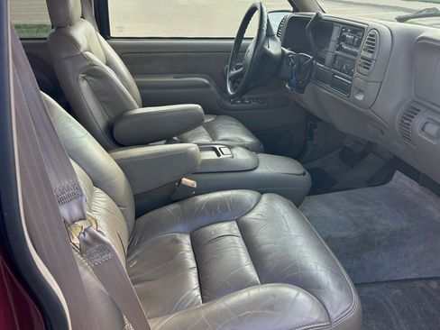 Used 1999 GMC Suburban Sport Utility w/ Marketing Opt Pkg 3 image 18