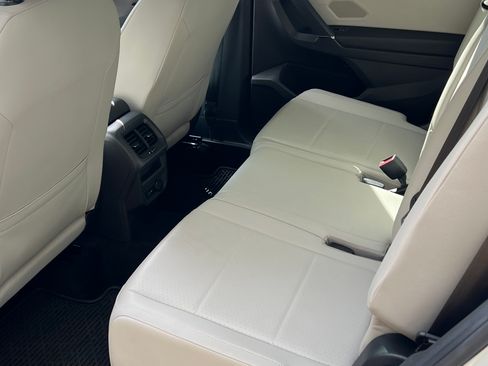 Used 2020 Volkswagen Tiguan SE R-Line image 16