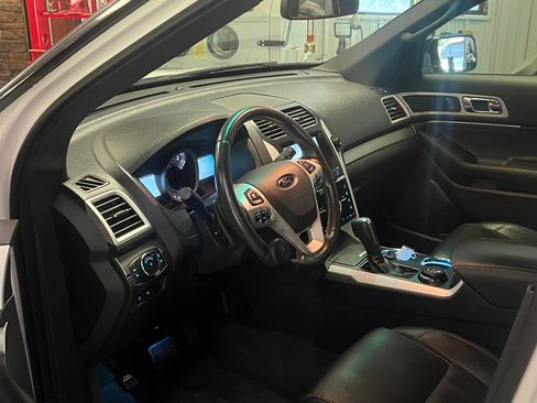Used 2014 Ford Explorer Sport w/ Equipment Group 401A AWD/4WD image 6