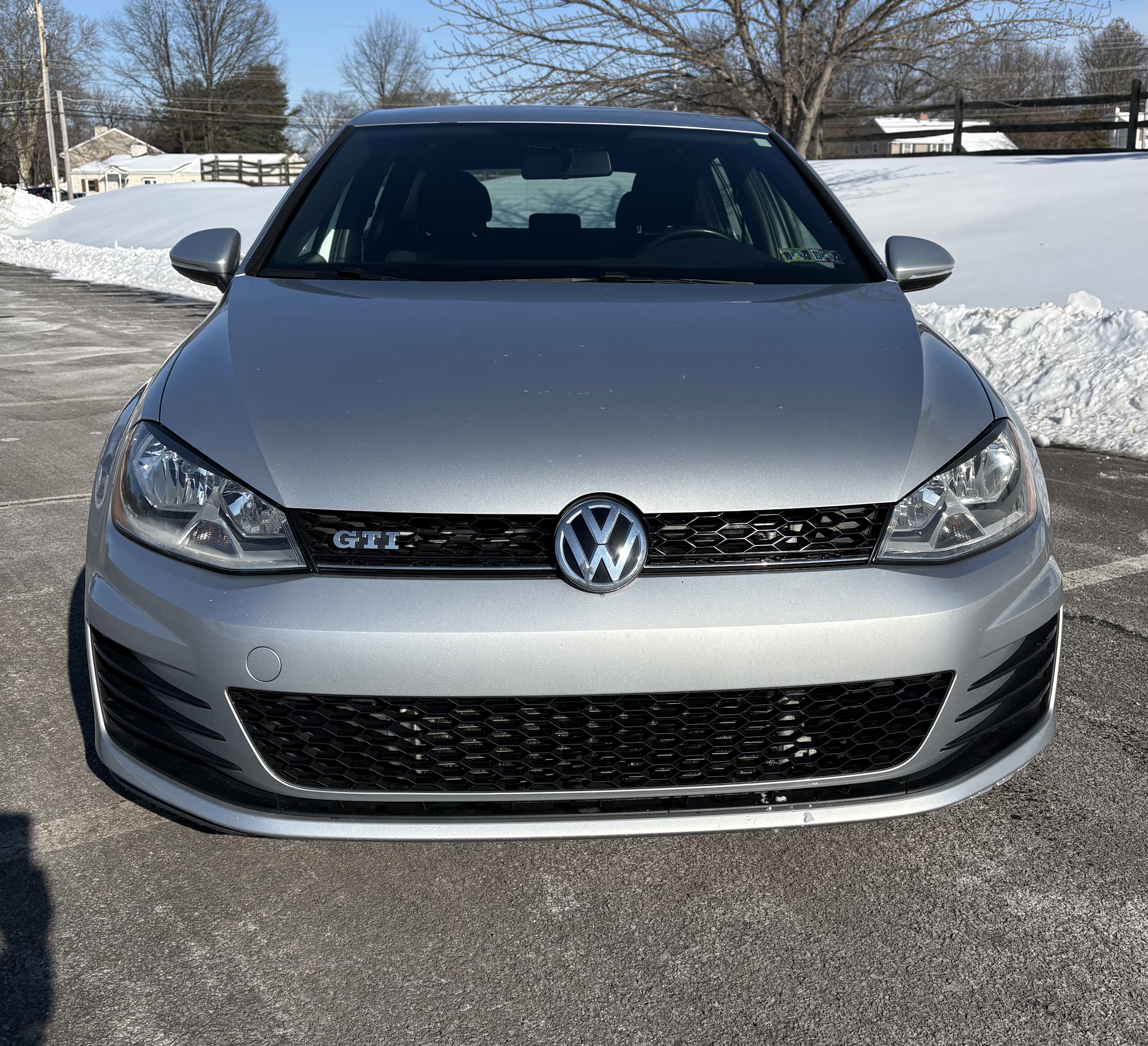 Used 2017 Volkswagen Golf 4-Door FWD image 9