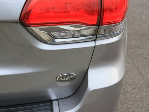 Used 2015 Jeep Grand Cherokee Overland w/ Advanced Technology Group image 16