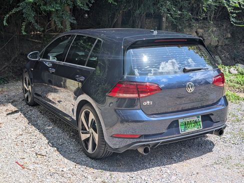 Used 2018 Volkswagen GTI SE w/ SE Leather Package image 4