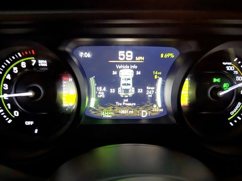 Used 2024 Jeep Wrangler Unlimited Rubicon 4xe image 11