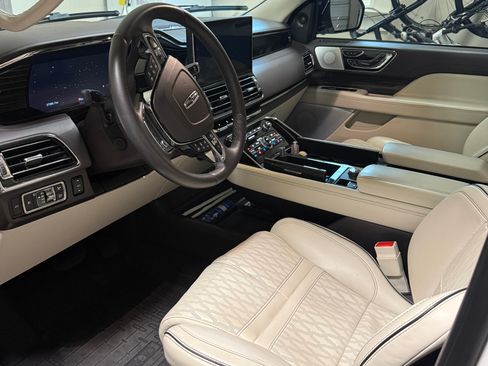 Used 2024 Lincoln Navigator Black Label image 9