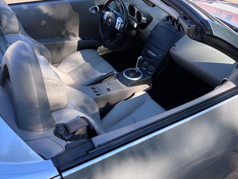 Used 2004 Nissan 350Z Touring RWD image 11