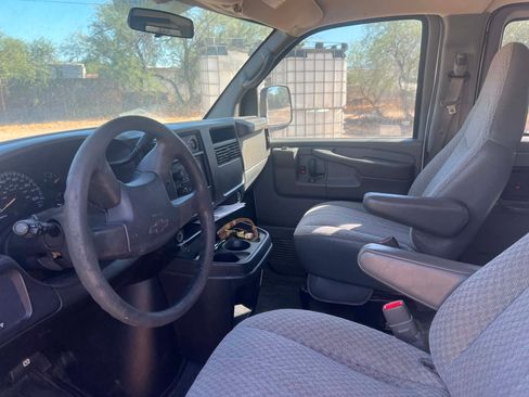 Used 2007 Chevrolet Express 3500 Extended Passenger RWD image 10