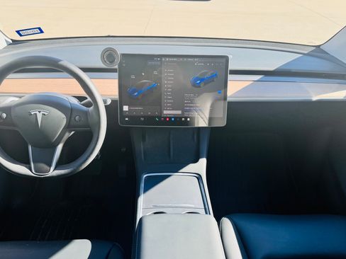 Used 2025 Tesla Model Y Long Range image 9