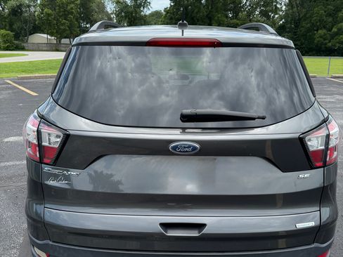 Used 2018 Ford Escape SE FWD image 5