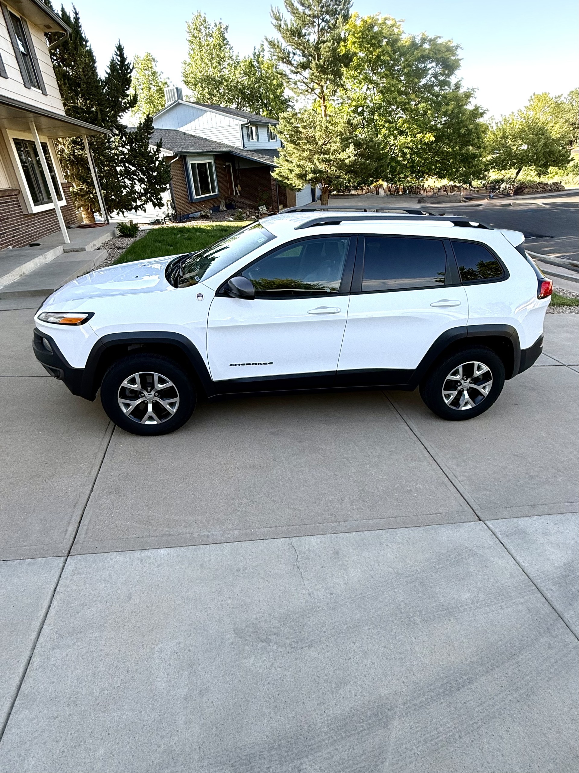 Used 2015 Jeep Cherokee Trailhawk w/ Cold Weather Group AWD/4WD image 6