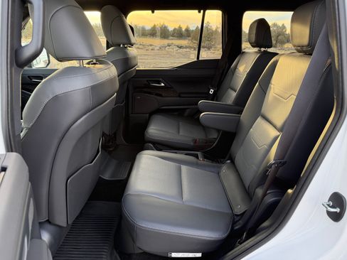 Used 2024 Lexus GX 550 w/ Accessory Package (Z1) image 16