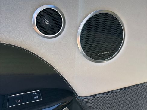 Used 2020 Land Rover Range Rover Sport HSE image 12