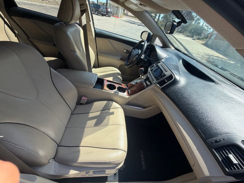 Used 2011 Toyota Venza w/ Leather Pkg FWD image 8