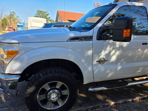 Used 2012 Ford F350 Lariat image 2